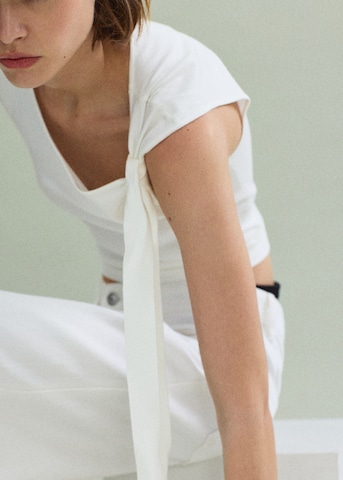 Top in maglia 'COQUETTE' di MANGO in bianco