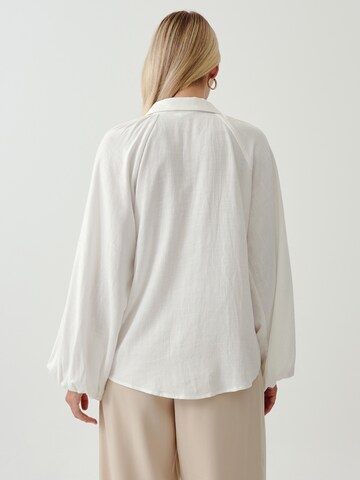 Tussah Blouse 'TARINA' in White: back