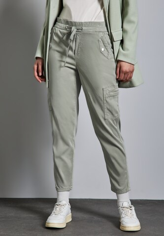 STREET ONE Regular Cargo Hose in Grün: Vorderseite