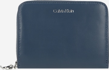 Calvin Klein Peňaženka - Modrá: predná strana