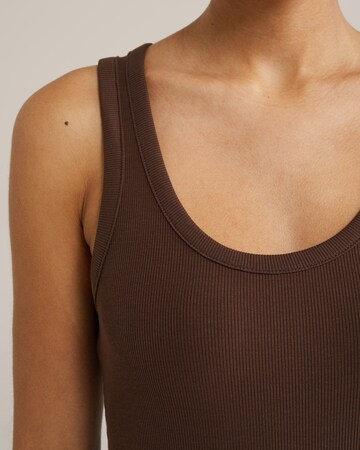 WE Fashion Top in Bruin