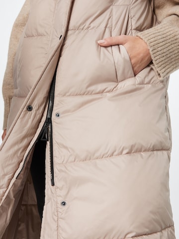 Amber & June Bodywarmer in Beige