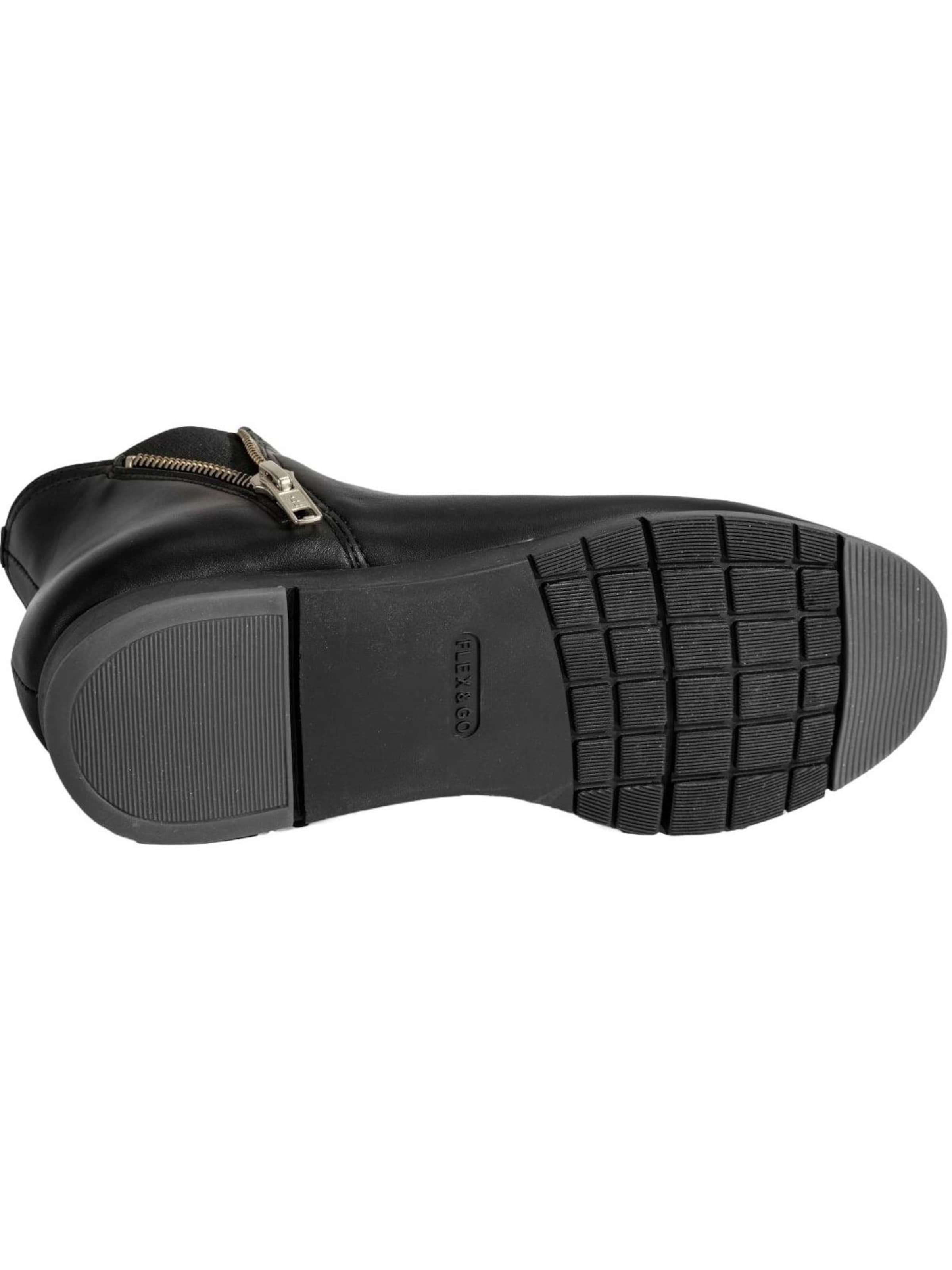 Desa Boots in Black