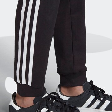 Tapered Pantaloni sport 'Trefoil' de la ADIDAS ORIGINALS pe negru