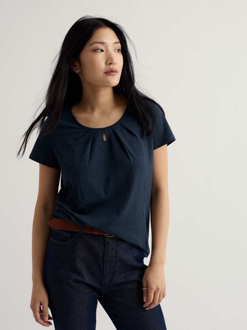 Tricou 'Appletree' de la Seasalt Cornwall pe albastru: față