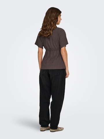 Only Maternity Shirt 'OLMPetris' in Brown