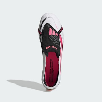 ADIDAS PERFORMANCE - Chuteira 'Predator Elite' em branco