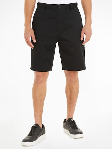 Calvin Klein - Regular Calças chino em preto: frente