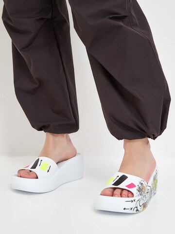 CESARE GASPARI Mules 'mule' in White