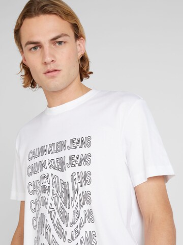 Regular T-Shirt Calvin Klein Jeans en blanc