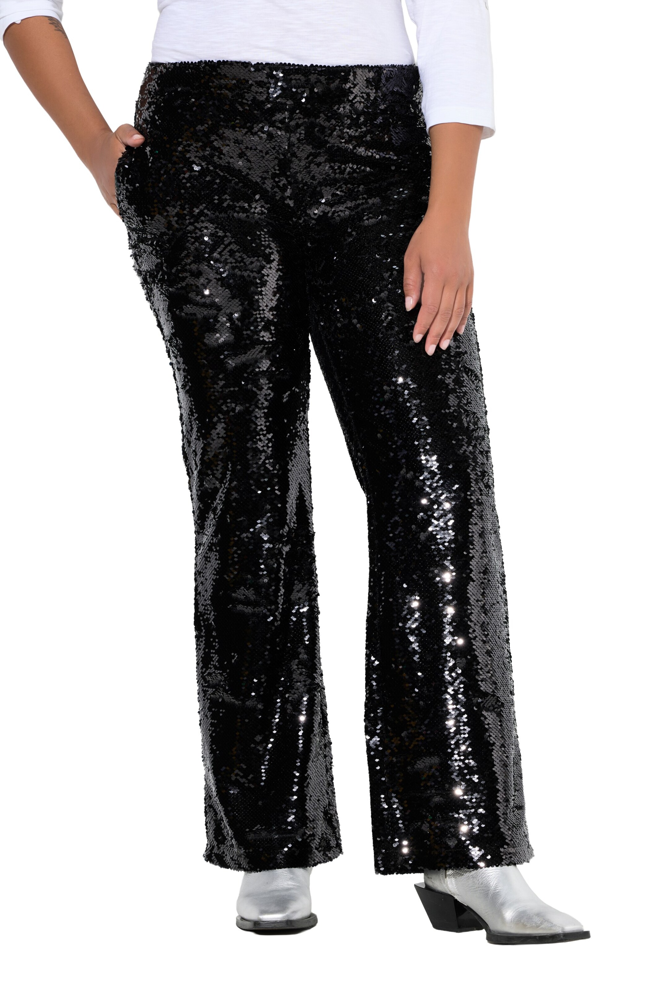 Angel of Style Flared Trousers in Black: front