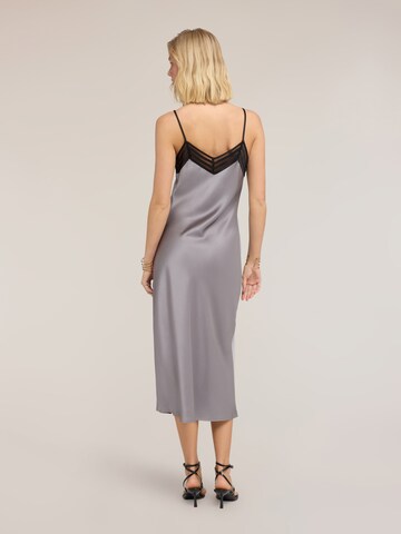 MOTIVI - Vestido en gris