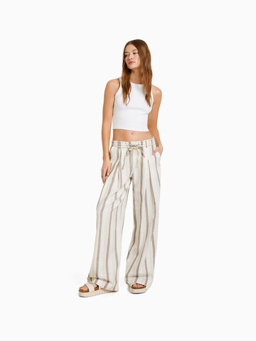 Bershka Loose fit Pleat-front trousers in Beige