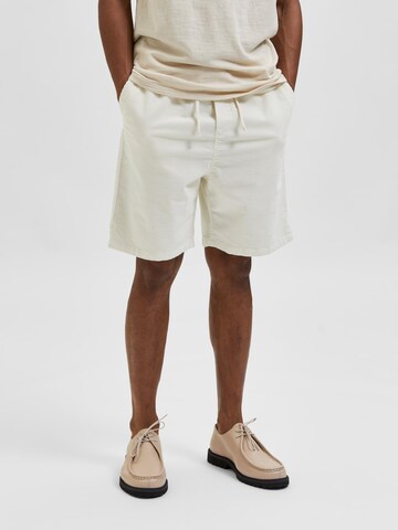 SELECTED HOMME - Loosefit Pantalón 'Ashford' en blanco: frente