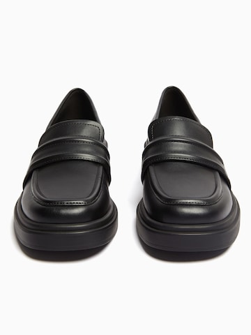 Bershka Slipper in Schwarz