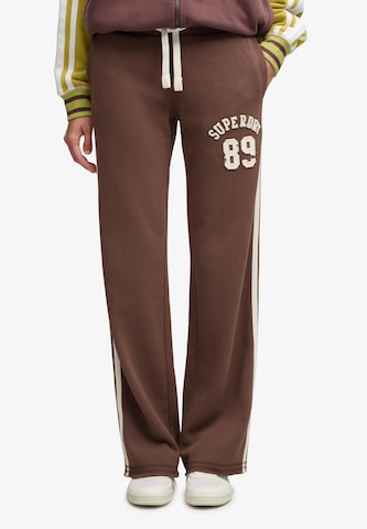 Superdry & Co Loosefit Broek 'Athletic Essentials' in Bruin: voorkant