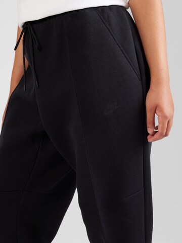 Nike Sportswear Tapered Sportbroek in Zwart