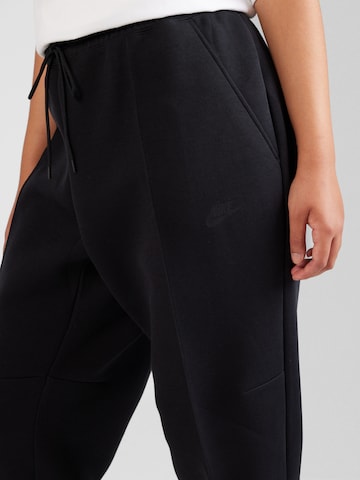 Effilé Pantalon de sport Nike Sportswear en noir