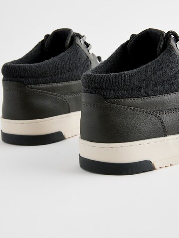 Boots stringati di Next in grigio