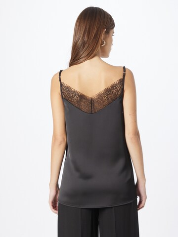 Top 'Ilacea' de la BOSS Black pe negru