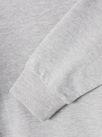 TWO SOON Sweatshirt in Grijs
