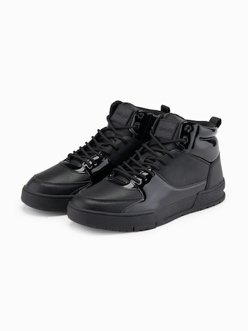 Sneaker alta di Ombre in nero