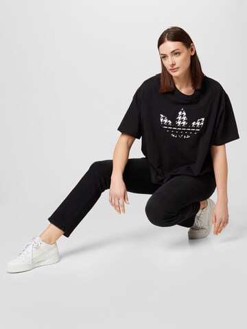 ADIDAS ORIGINALS Μπλουζάκι 'Houndstooth Trefoil Infill ' σε μαύρο