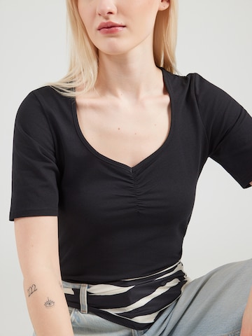 Blutsgeschwister Shirt in Black