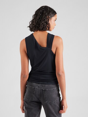 Top de la Abercrombie & Fitch pe negru