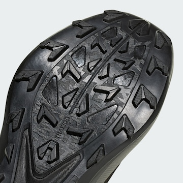 Chaussure basse 'Tracefinder Plus' ADIDAS TERREX en noir