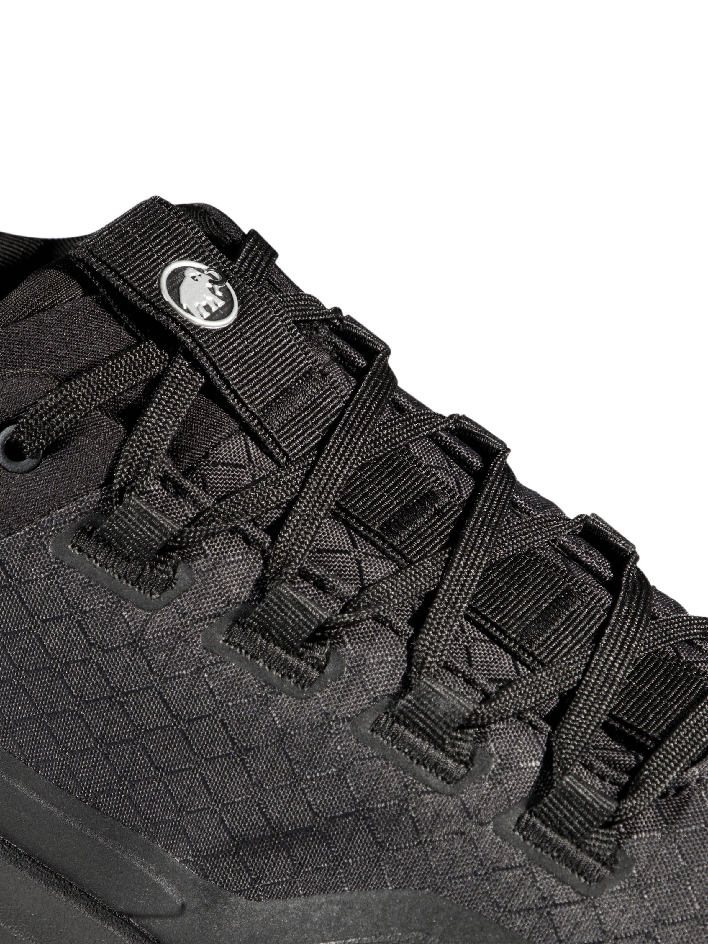 MAMMUT Flats 'Sertig III' in Black