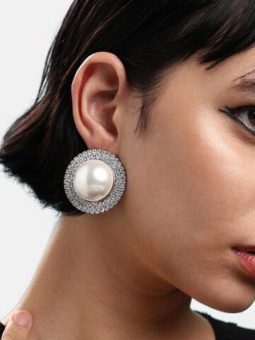 Boucles d'oreilles 'Marwa' SOHI en blanc : devant