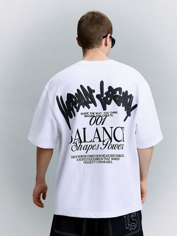 T-Shirt Bershka en blanc : devant