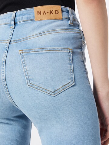 NA-KD Flared Jeans in Blauw