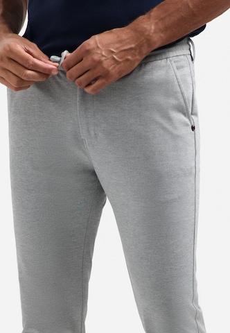 Coupe slim Pantalon No Excess en gris