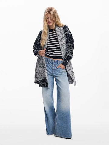 Cape Desigual en noir