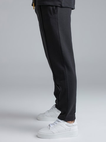 Tapered Pantaloni di SikSilk in nero