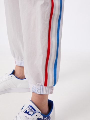 ADIDAS ORIGINALS Дънки Tapered Leg Панталон 'Japona' в бяло