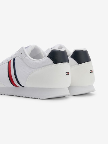 TOMMY HILFIGER Sneaker in Weiß