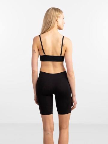 T-shirt Reggiseno 'Namee' di PIECES in nero