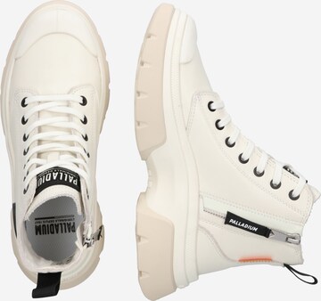 Palladium - Botines con cordones en blanco