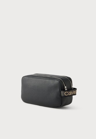 Calvin Klein Toilettaske i sort: side