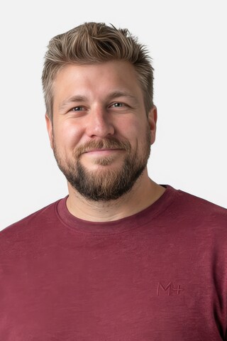 Men Plus Shirt in Brown