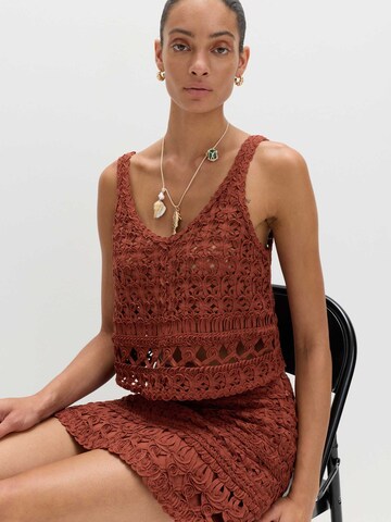 Top di Marks & Spencer in marrone