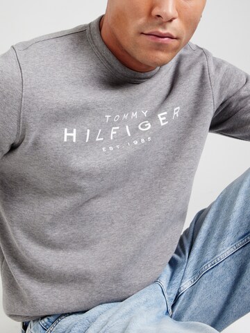 TOMMY HILFIGER - Sudadera en gris