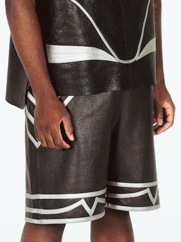 Loosefit Pantalon 'Steel Hero – Short' Vibranyum en noir : devant