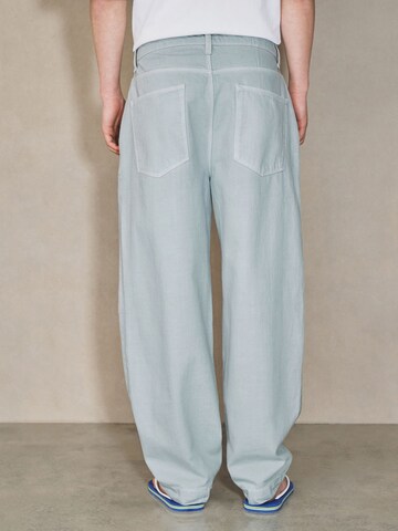 Barrel Jean à pince Next en bleu