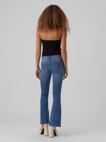 VERO MODA Flared Jeans 'Scarlet' in Blauw