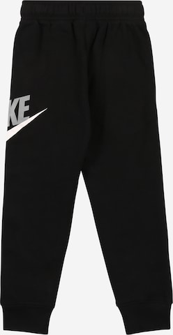 Tapered Pantaloni di Nike Sportswear in nero