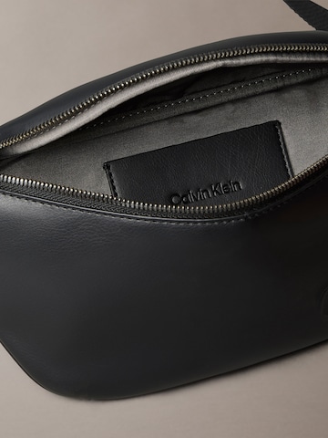 Calvin Klein Чанта за кръста в черно
